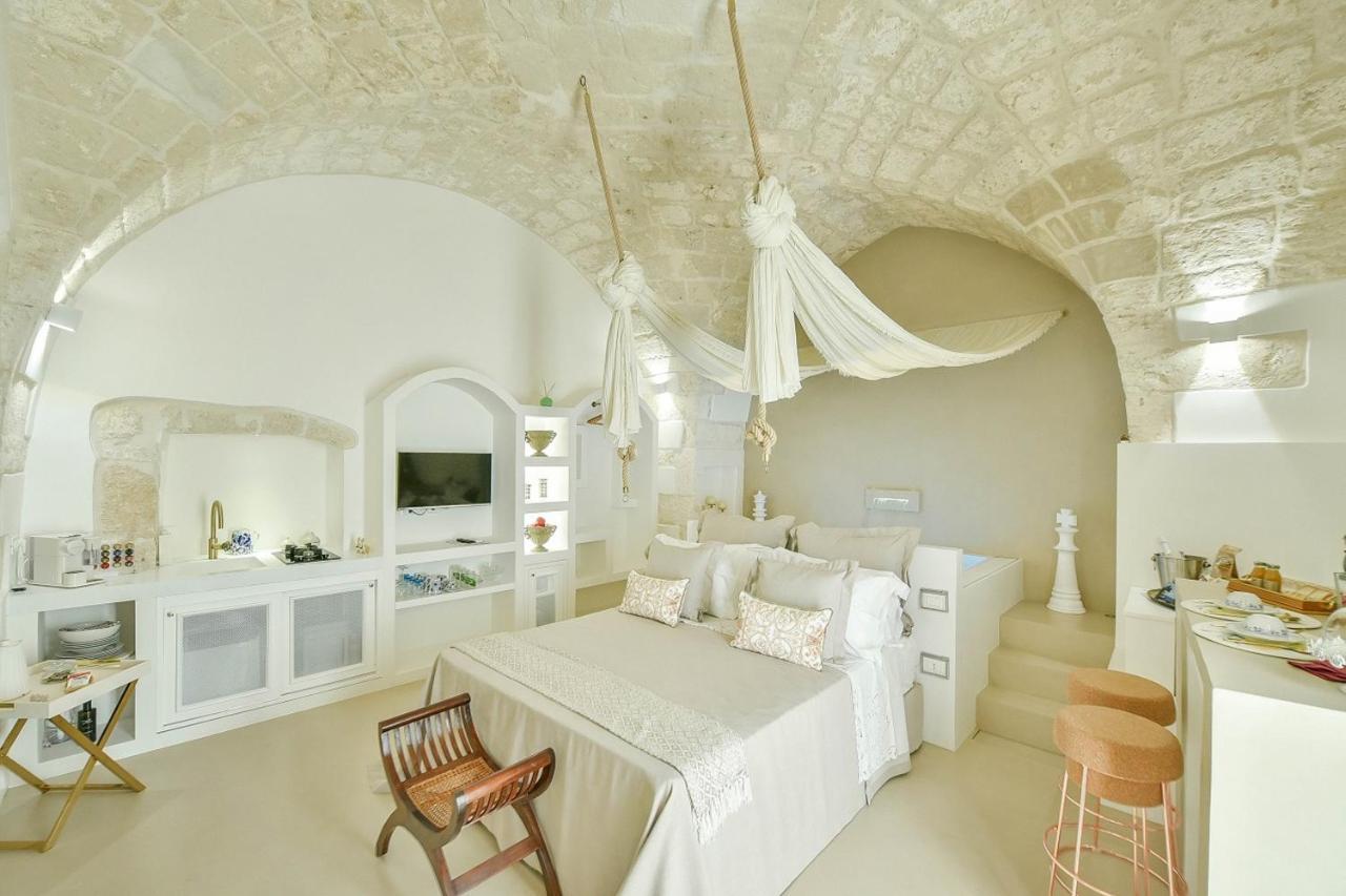 Eurydice Suite With Infinity Jacuzzi Остуни Екстериор снимка