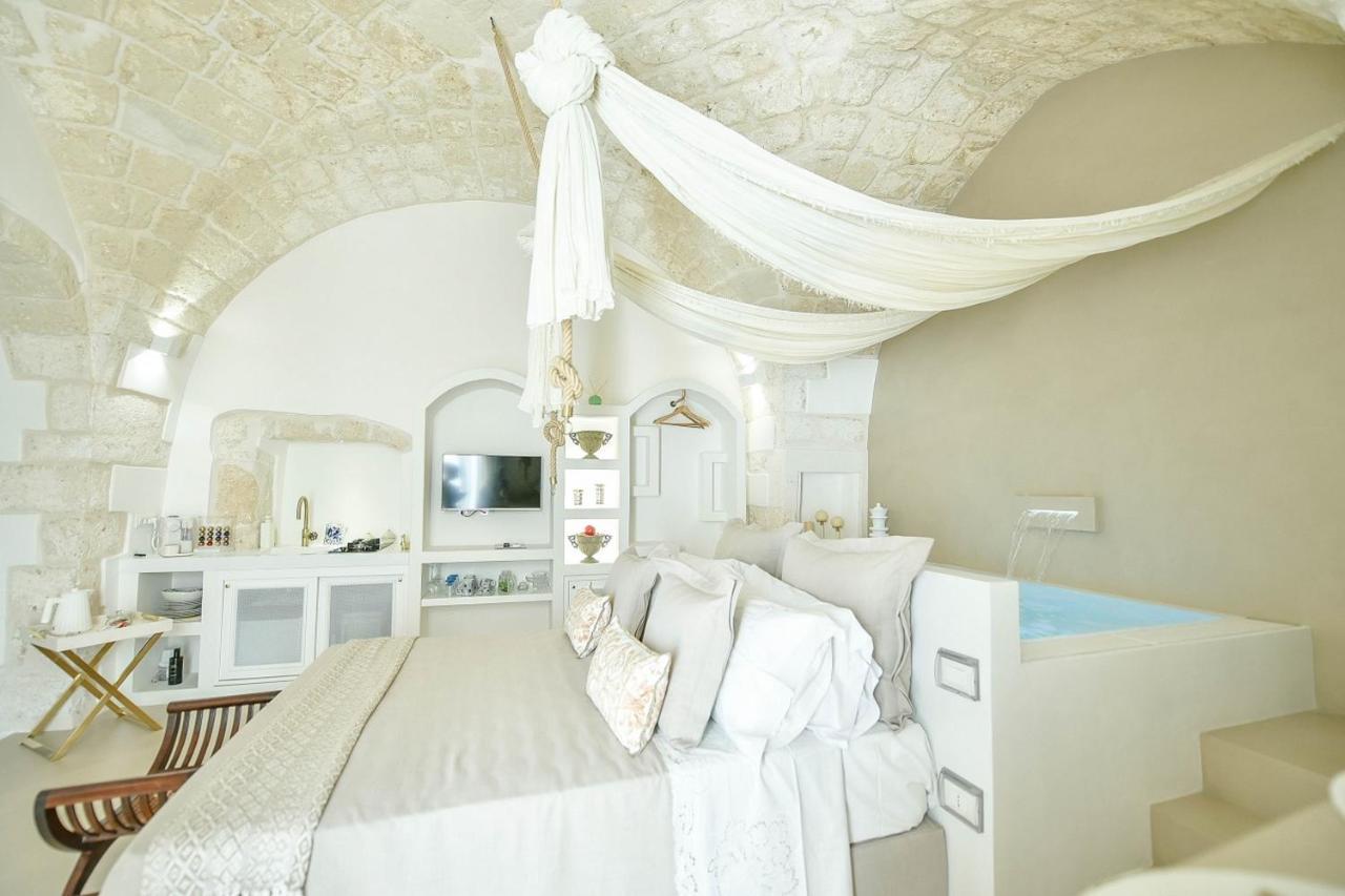 Eurydice Suite With Infinity Jacuzzi Остуни Екстериор снимка
